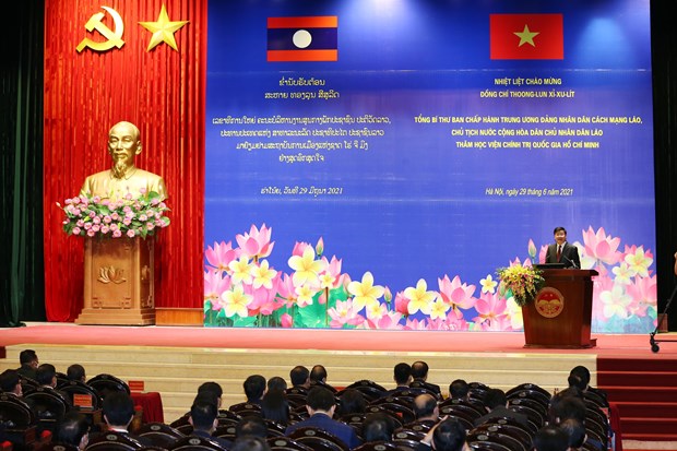 老挝人民革命党中央总书记、国家主席通伦•西苏里造访胡志明国家政治学院